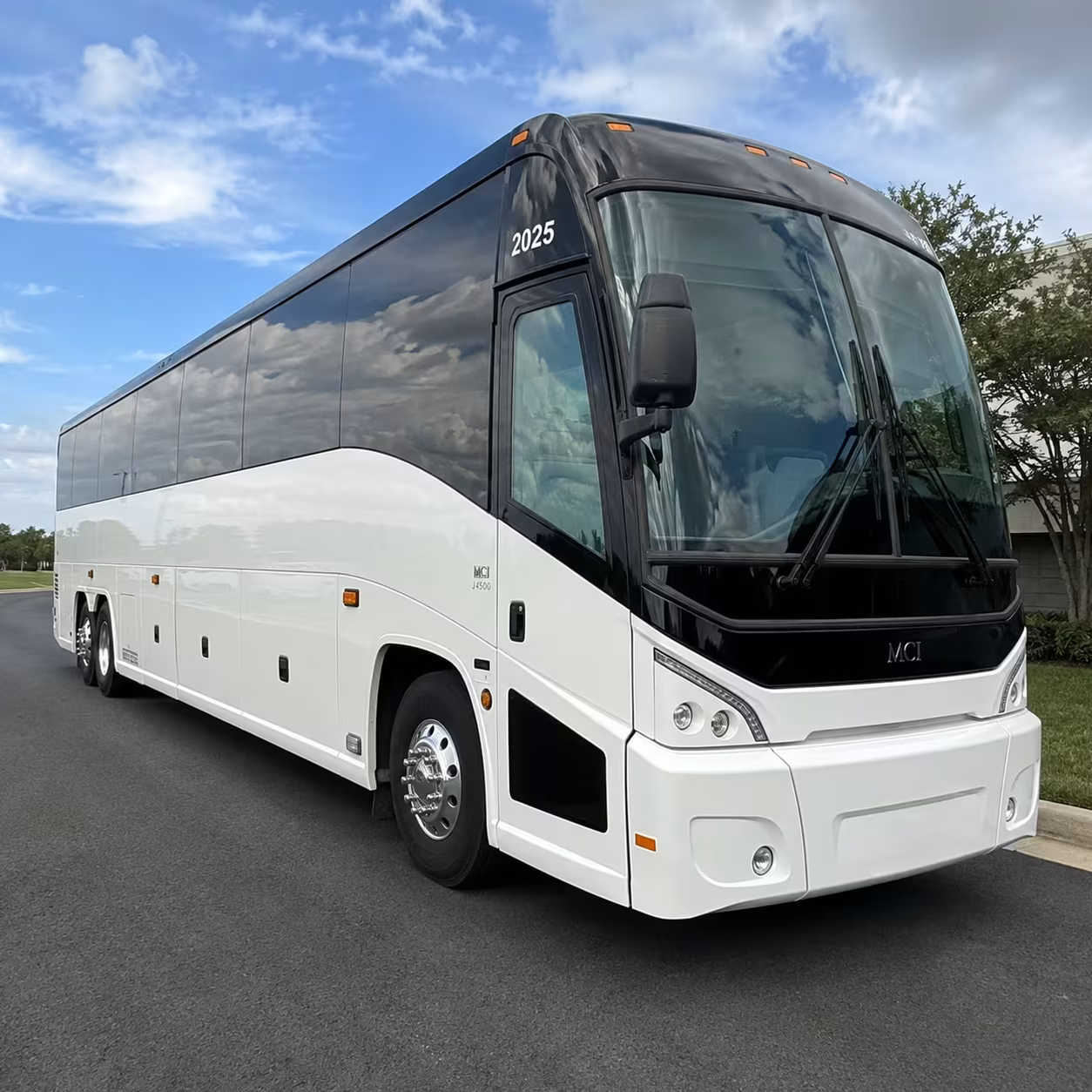 springdale minibus rentals for fayetteville concert venues